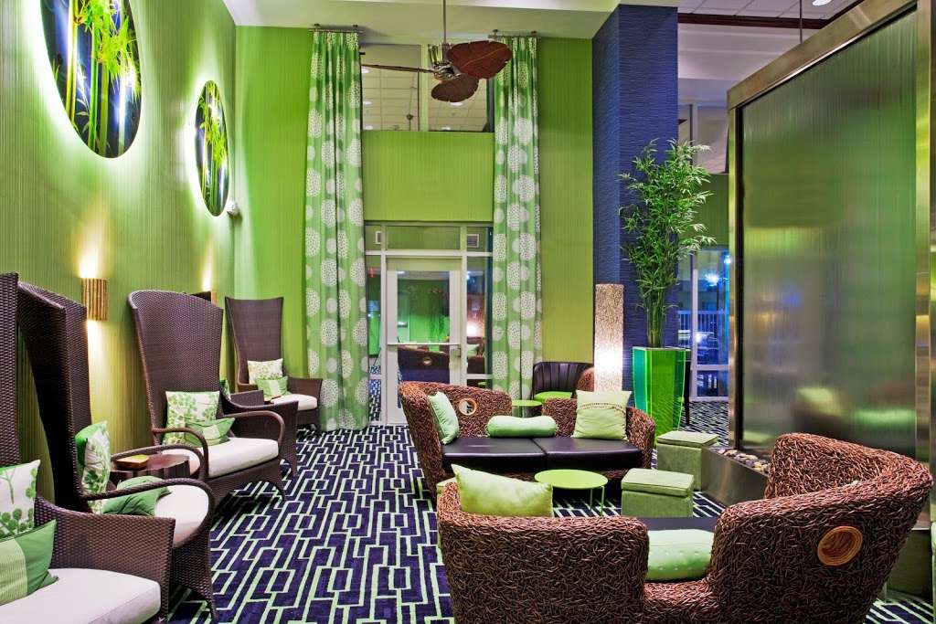 Holiday Inn Express & Suites Orlando - Apopka | 238 S Line Dr, Apopka, FL 32703, USA | Phone: (407) 880-7868