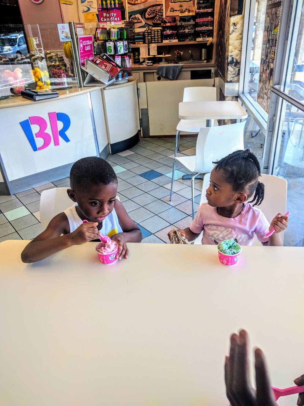 Baskin-Robbins | 6375 Riverside Blvd, Sacramento, CA 95831, USA | Phone: (916) 393-1331