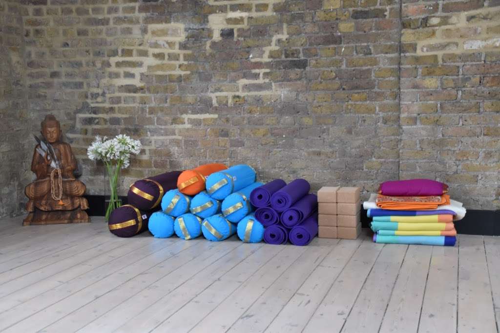 Yoga United | 60 Pymmes Green Rd, London N11 1BY, UK | Phone: 020 8361 1882