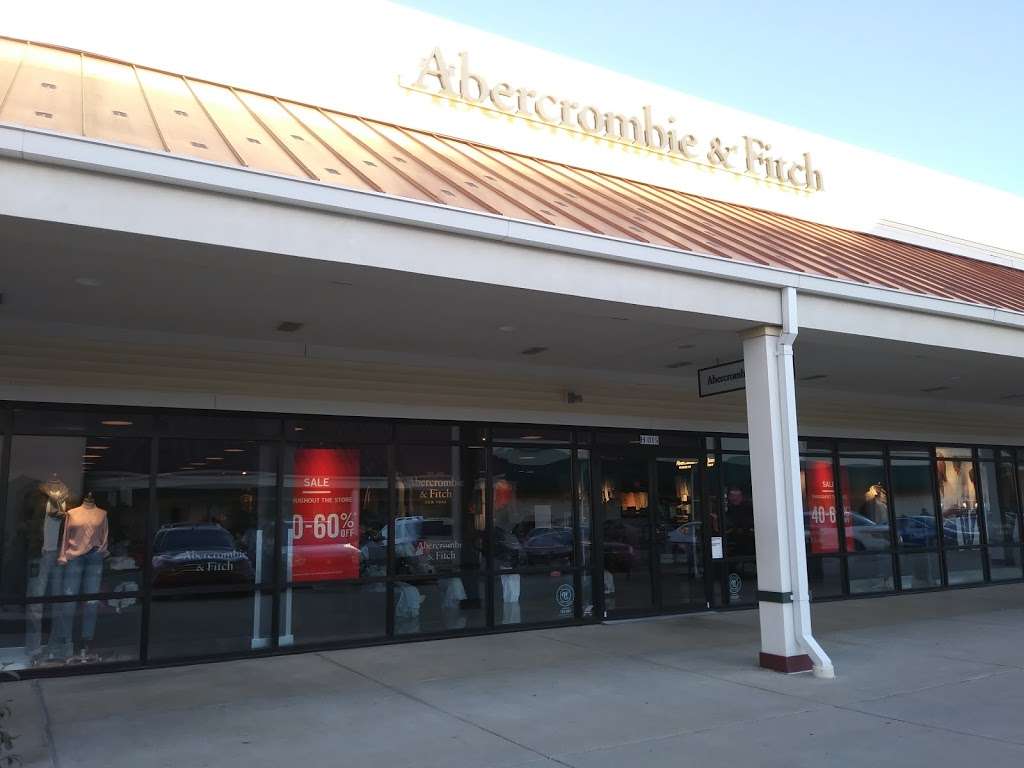 Abercrombie & Fitch | 11925 NE Executive Dr space h015, Edinburgh, IN 46124, USA | Phone: (812) 526-2151