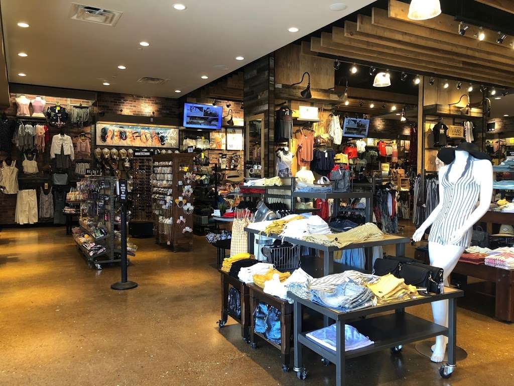 Tillys | 1751 N Victory Pl, Burbank, CA 91502 | Phone: (818) 557-0121