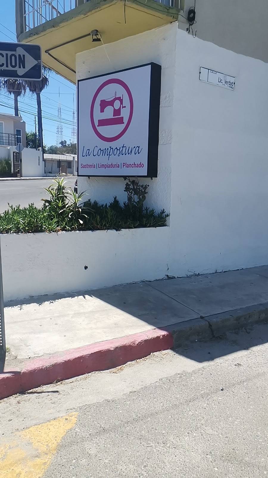 La Compostura | Av, Club 20-30 No. 3459, Juárez, 22040 Tijuana, B.C., Mexico | Phone: 664 906 9675