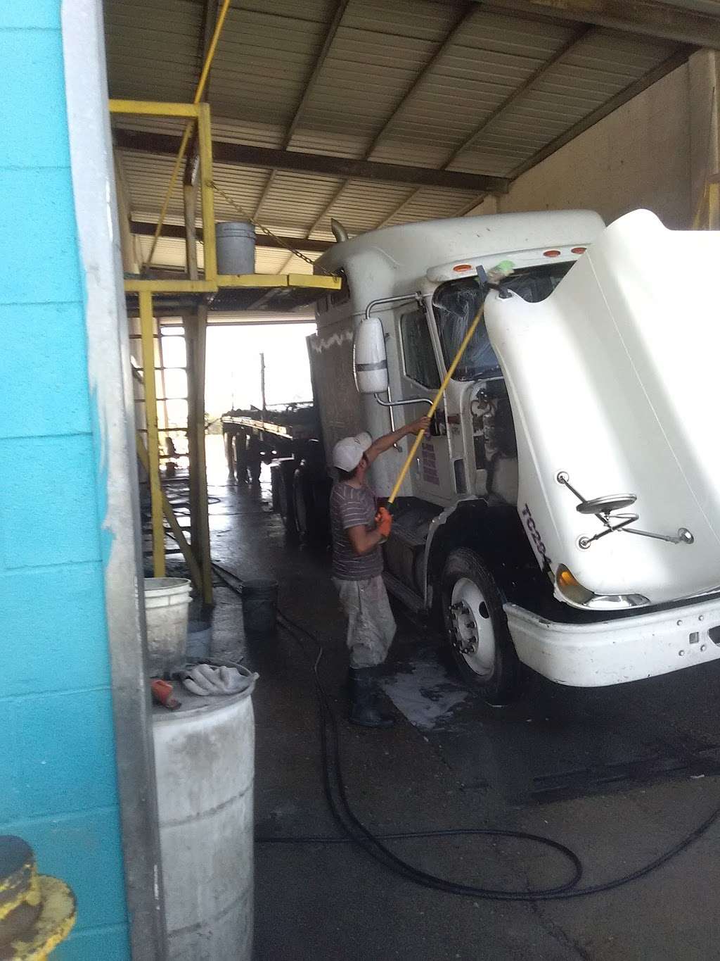 U.S.A. Truck Wash | 17129 Market St, Channelview, TX 77530, USA | Phone: (281) 452-3589