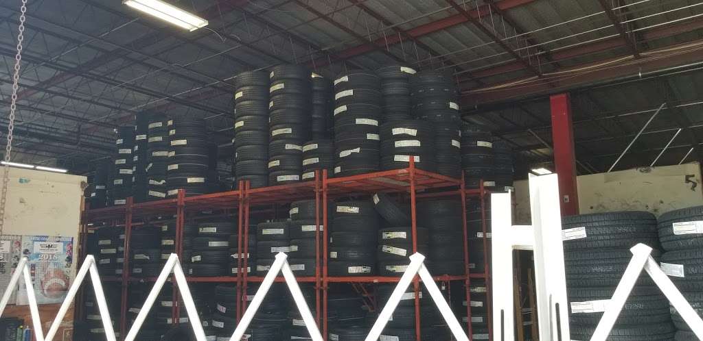 Roadway Tire & Parts Inc | 1301 SW 2nd St, Pompano Beach, FL 33069 | Phone: (954) 942-8122