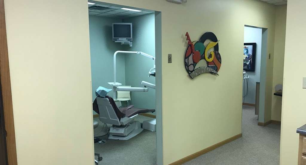 Broad Smile Dental Center | 423 N Broad St, Griffith, IN 46319, USA | Phone: (219) 922-7870