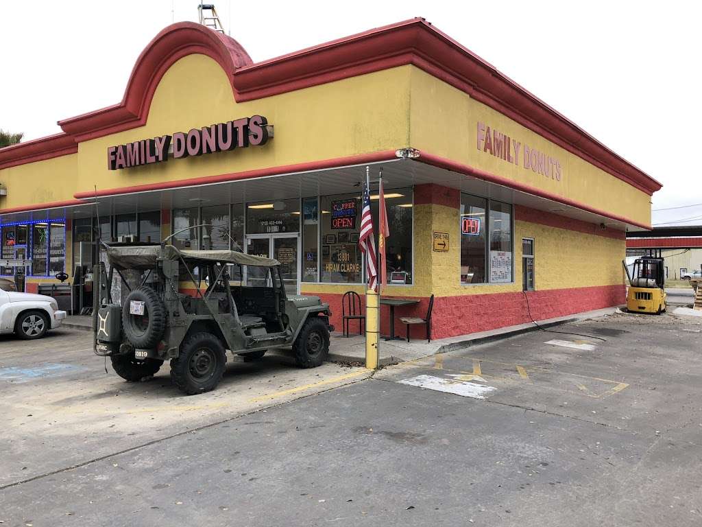 Family Donuts | 13801 Hiram Clarke Rd ste a, Houston, TX 77045, USA | Phone: (713) 433-4144