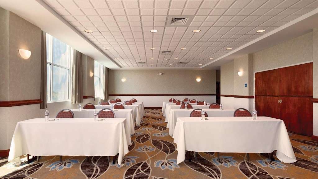 Holiday Inn & Suites Ocean City | 1701 Atlantic Ave, Ocean City, MD 21842, USA | Phone: (410) 289-7263