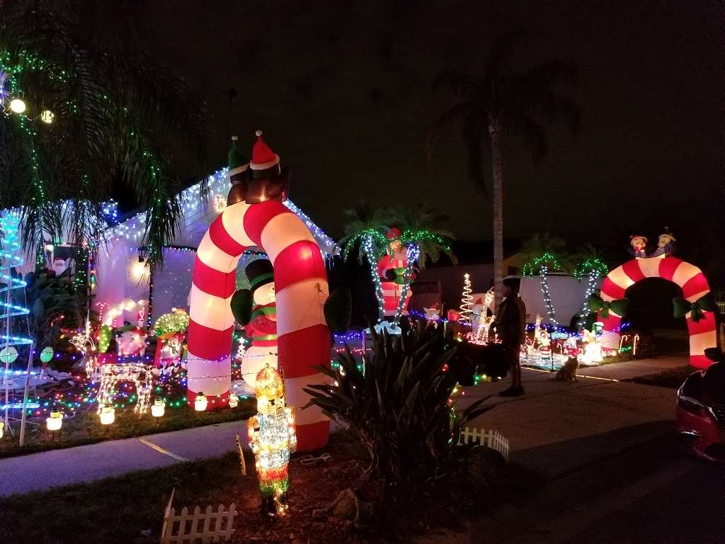 Keri & Rons Christmas Light Display | 5539 Garden Grove Cir, Winter Park, FL 32792, USA