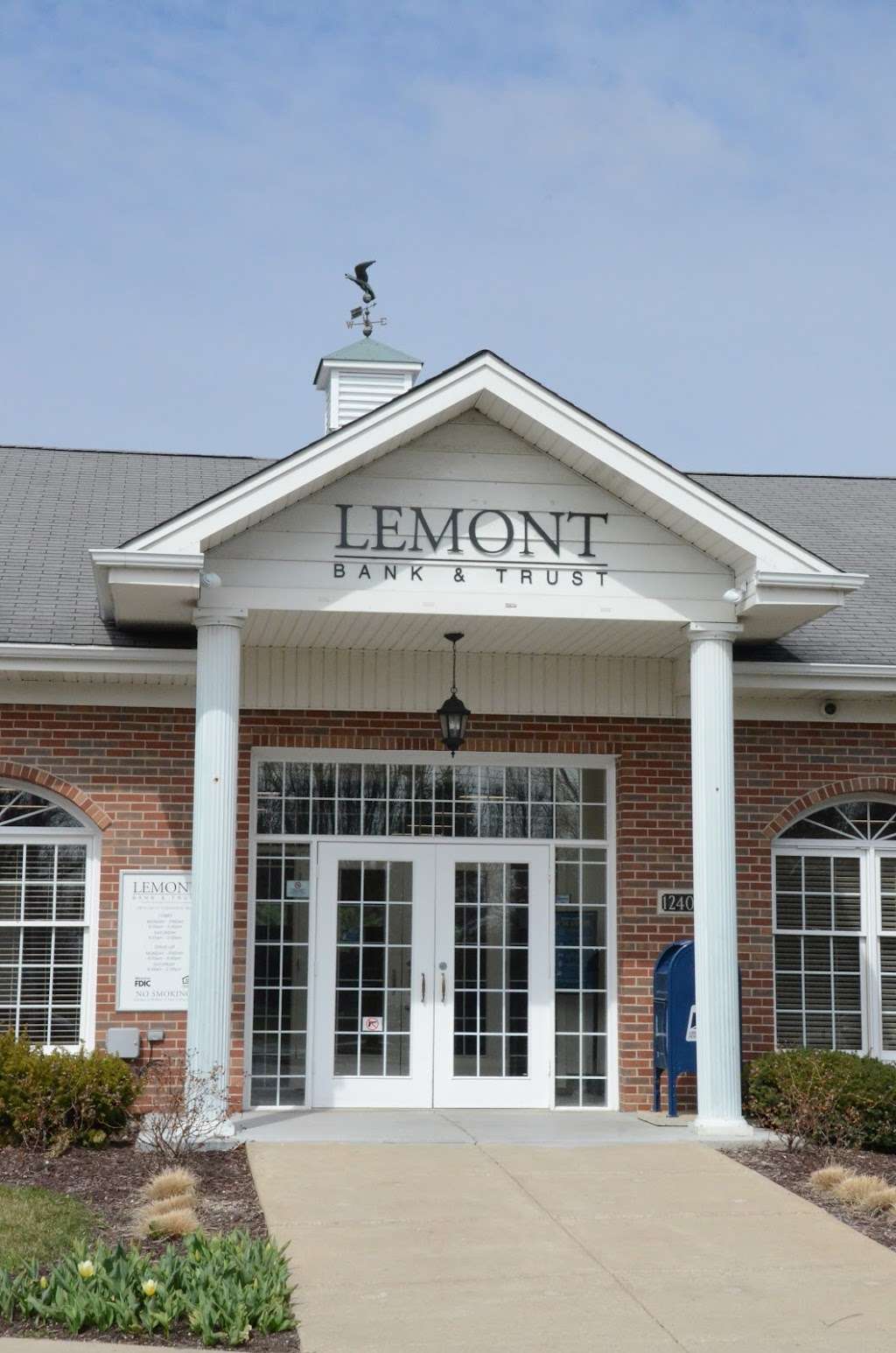 Lemont Bank & Trust, 12400 Archer Ave, Lemont, IL 60439, USA