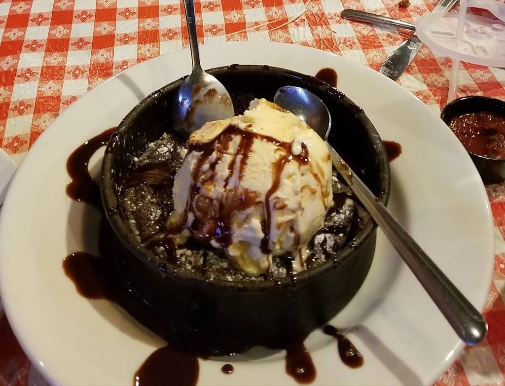 Gino’s East | 1350 E Copeland Rd, Arlington, TX 76011, USA | Phone: (817) 200-6834