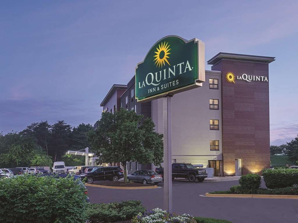 La Quinta Inn & Suites Baltimore BWI Airport | 1734 W Nursery Rd, Linthicum Heights, MD 21090, USA | Phone: (410) 859-2333