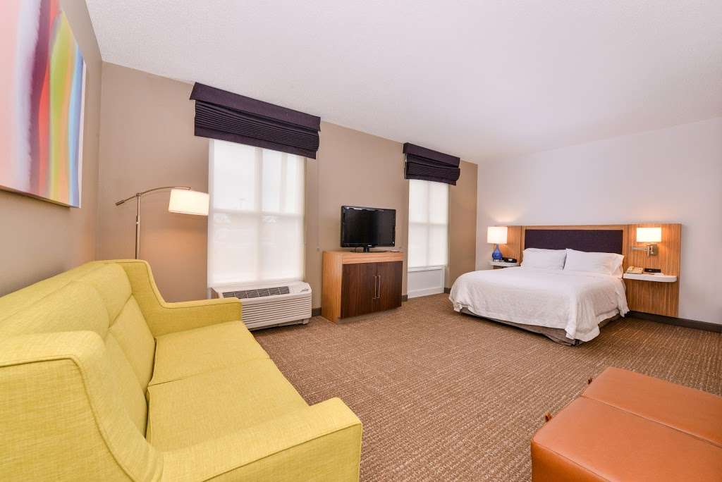 Hampton Inn & Suites Plymouth | 10 Plaza Way, Plymouth, MA 02360, USA | Phone: (508) 747-5000