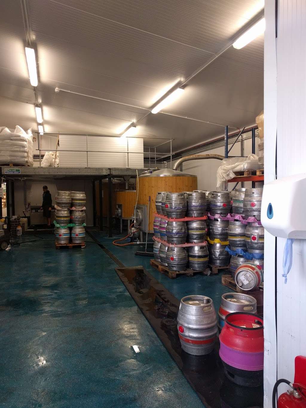 Brentwood Brewery | Calcott Hall Farm, Ongar Rd, Brentwood CM15 9HS, UK | Phone: 01277 200483