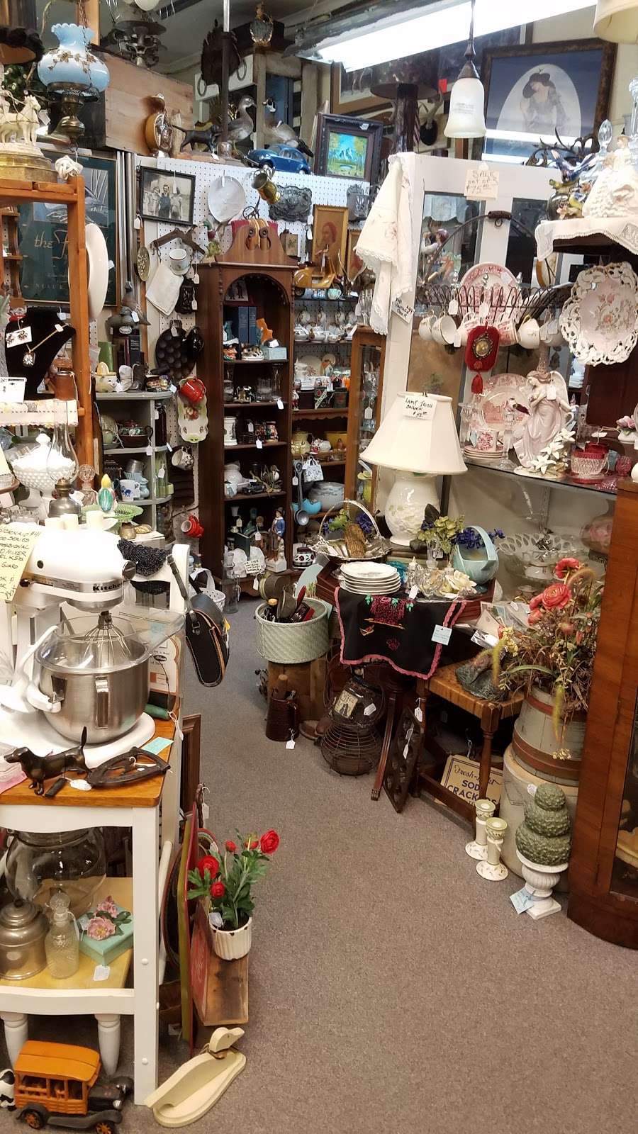 One Block West Antiques & Collectibles | 20 S Gold St, Paola, KS 66071, USA | Phone: (913) 294-8499