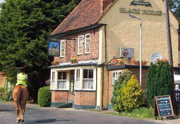 Black Horse South Mimms | 65 Blackhorse Ln, South Mimms, Potters Bar EN6 3PS, UK | Phone: 01707 600101