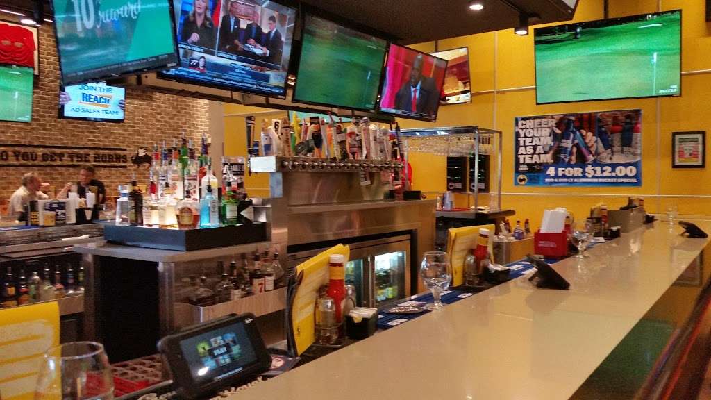 Buffalo Wild Wings | 310 Daniel Webster Hwy, Nashua, NH 03060 | Phone: (603) 888-9464