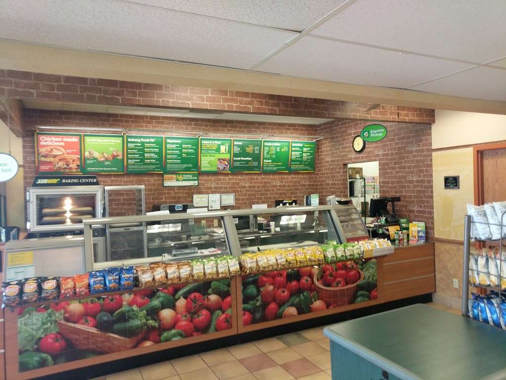 Subway Restaurants | 17605 Co Hwy Z, Dearborn, MO 64439, USA | Phone: (816) 992-3703