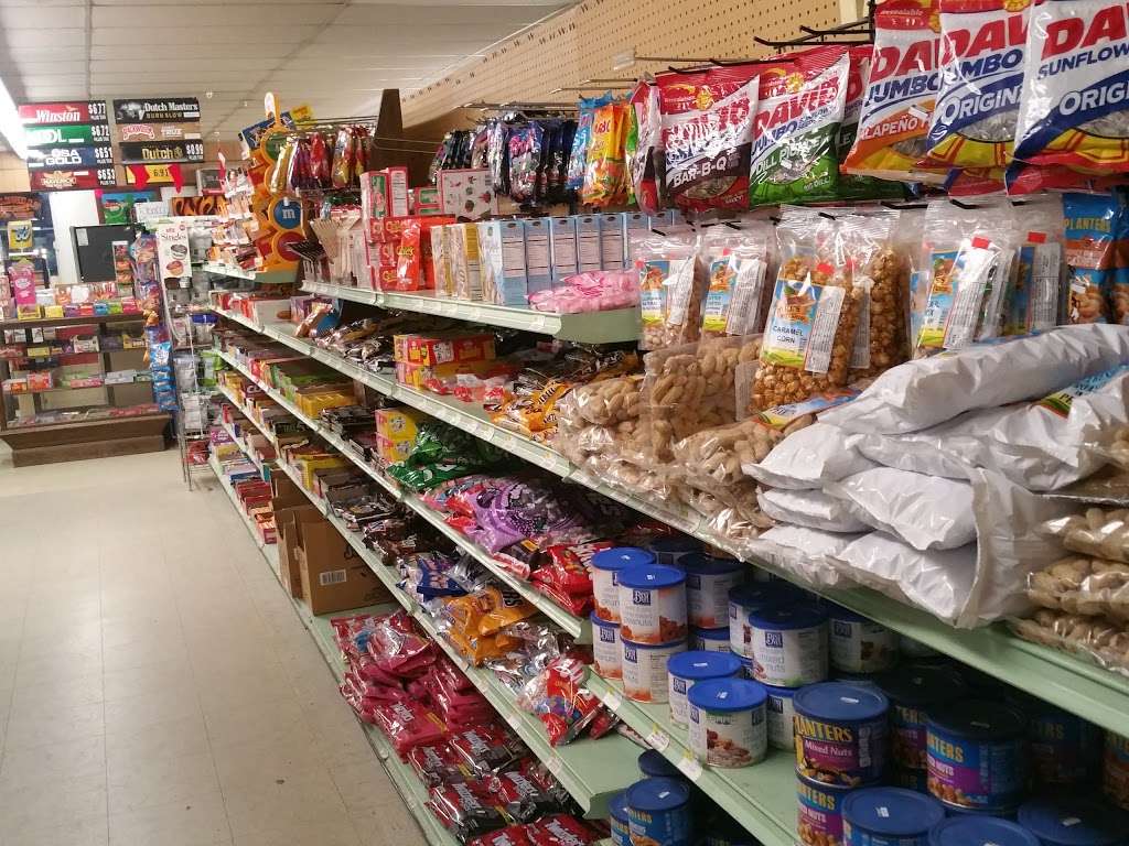 Hakes Grocery | 898 E Canal Rd, Dover, PA 17315, USA | Phone: (717) 292-2844