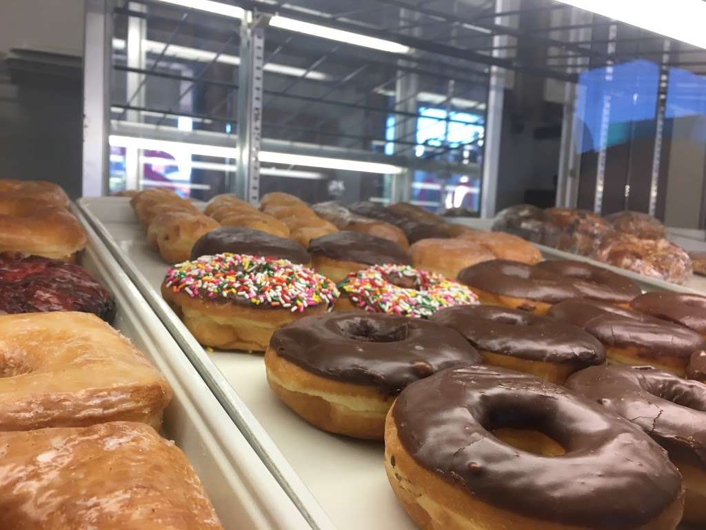 PF Donut Shop | 2855 York St, Denver, CO 80205, USA | Phone: (303) 296-3226