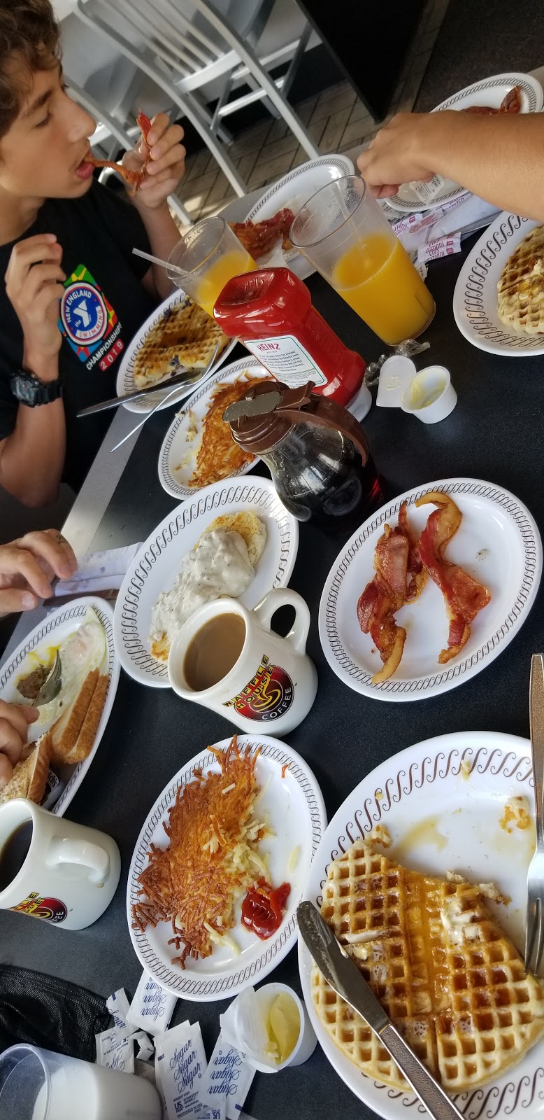 Waffle House | 11121 Fremont Pike, Perrysburg, OH 43551, USA | Phone: (567) 377-5251