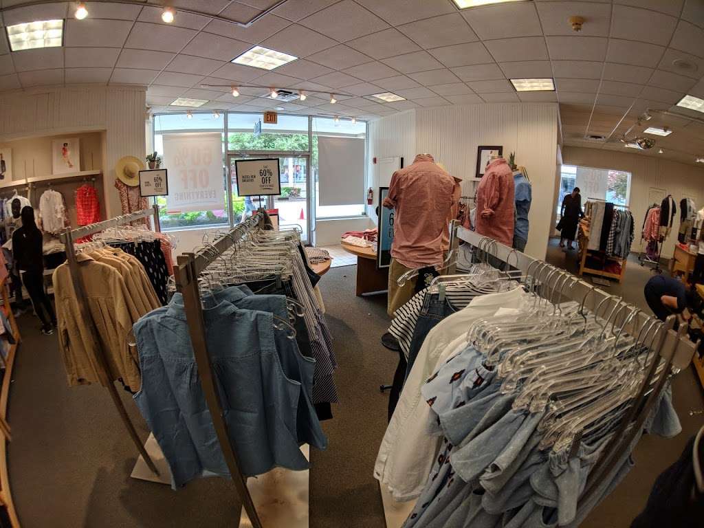 J.Crew Factory | 1000 Premium Outlets Dr Suite E 04, Tannersville, PA 18372, USA | Phone: (570) 620-2090