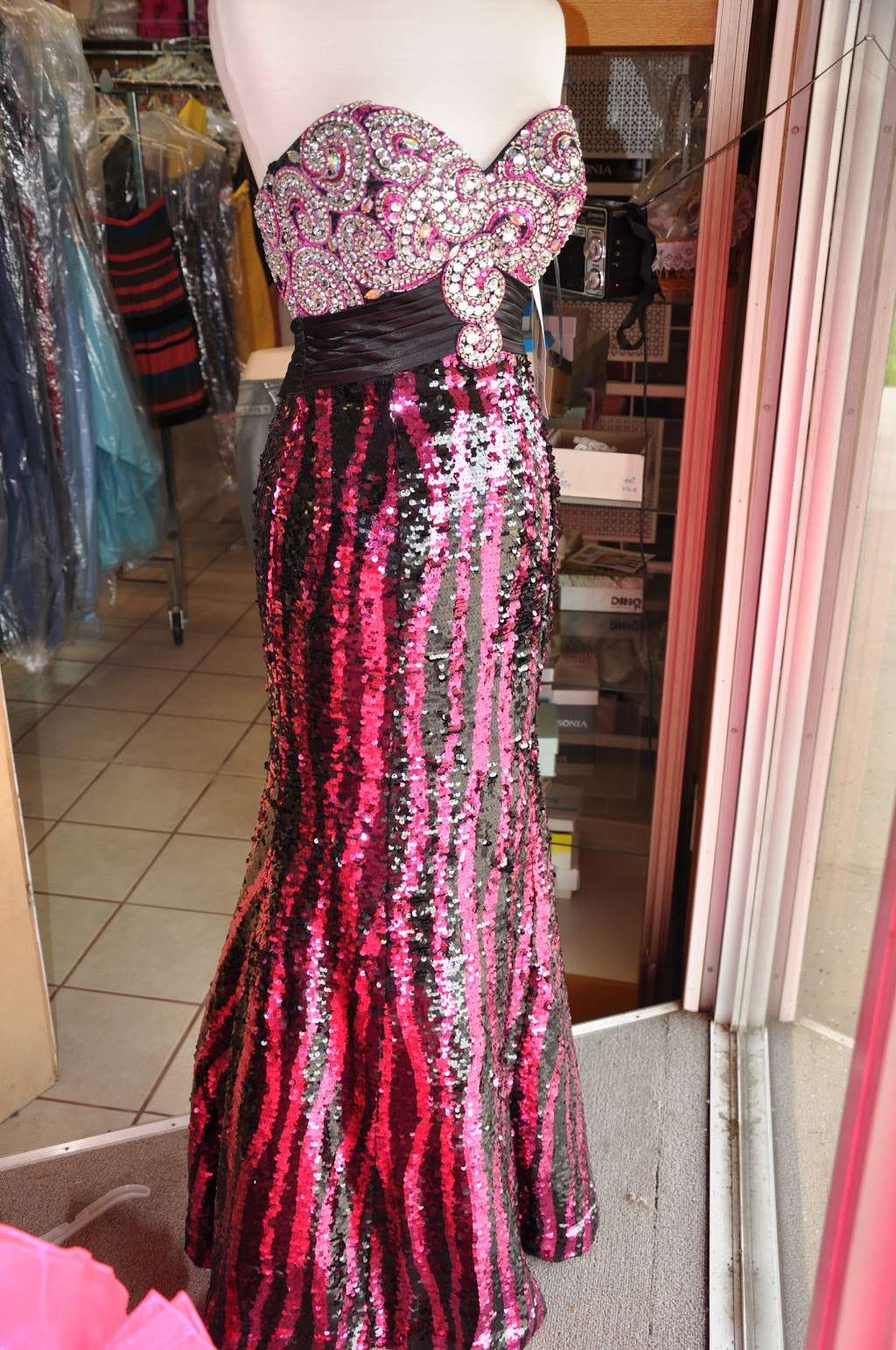 Illianas Boutique | 510 Pasadena Blvd, Pasadena, TX 77506, USA | Phone: (713) 473-7574