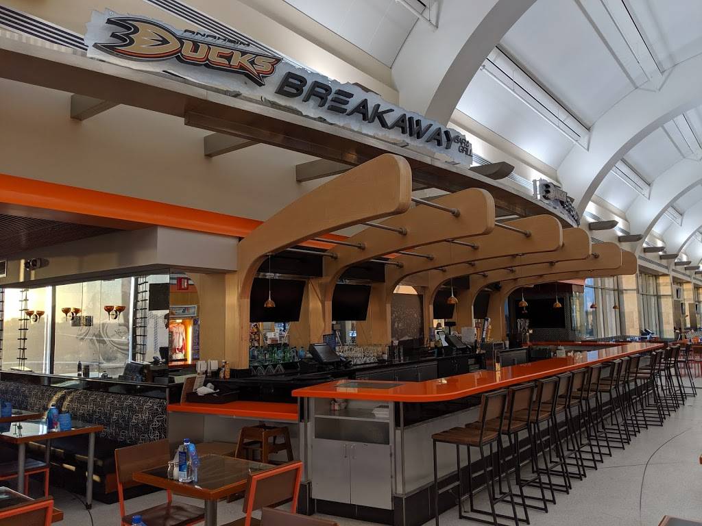 Ducks Breakaway Bar & Grill | 18601 Airport Way, Santa Ana, CA 92707, USA | Phone: (949) 252-5200