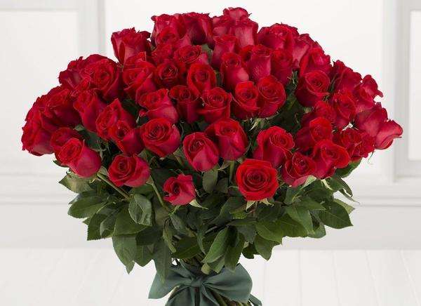 Roses Only UK | Flower Market, New Covent Garden Market, London SW8 5BH, UK | Phone: 020 7622 1622