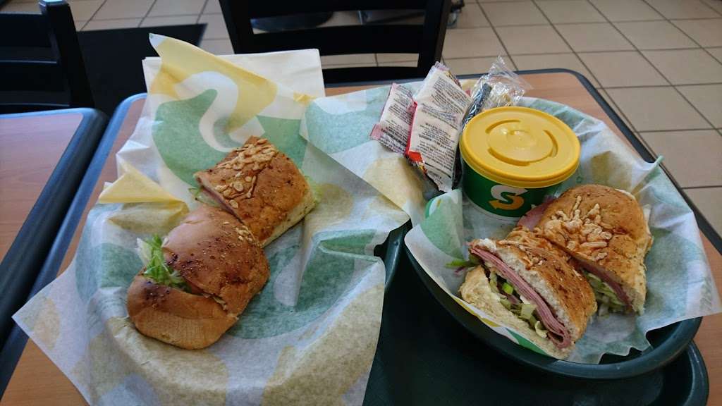 Subway Restaurants | 2622, Lincoln hwy E Lancaster Travel Plaza, Sunoco - Truck stop, Ronks, PA 17572, USA | Phone: (717) 687-6112