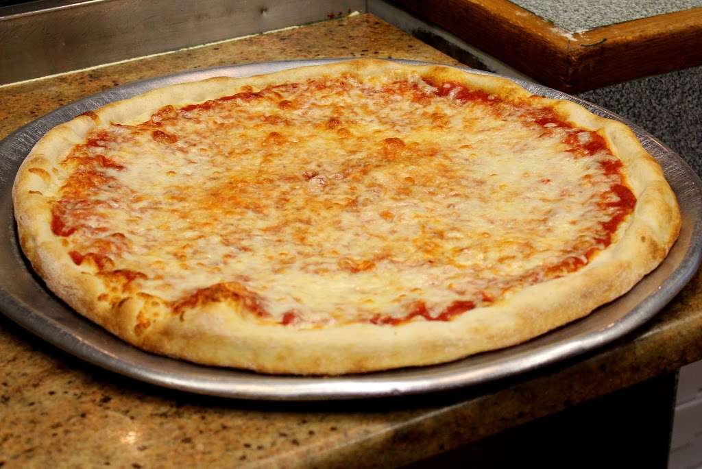 Angelos Pizzeria Larchmont | 200 Larchmont Blvd, Mt Laurel, NJ 08054, USA | Phone: (856) 231-8777