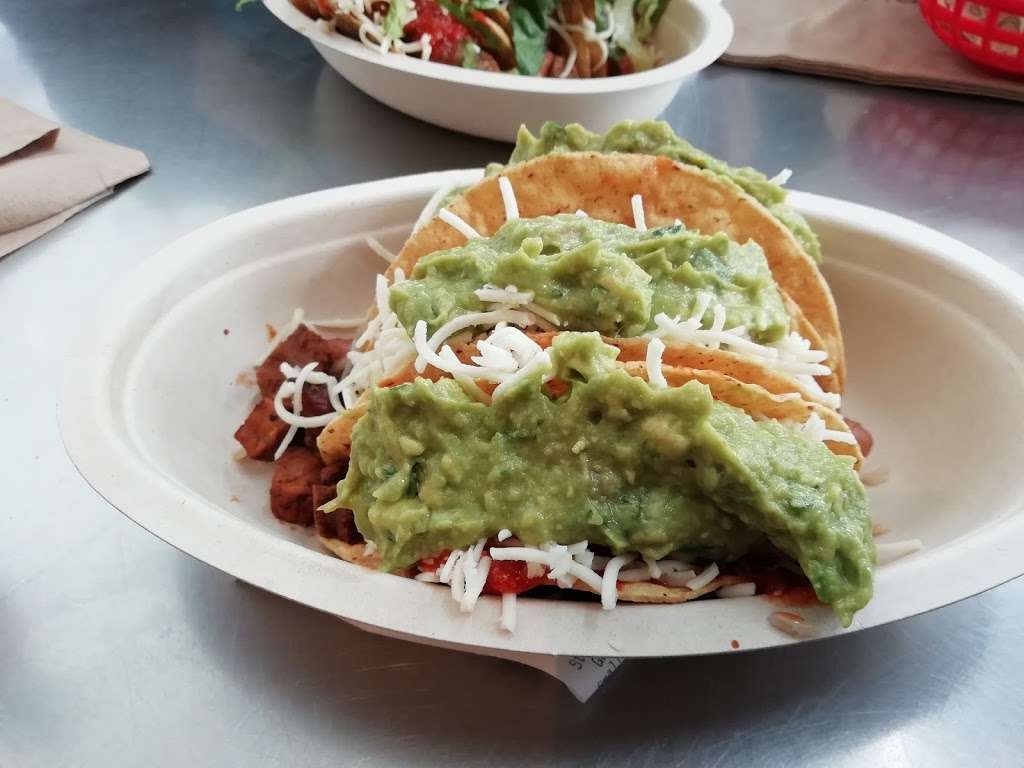 Chipotle Mexican Grill | 475 N Beverly Dr, Beverly Hills, CA 90210, USA | Phone: (424) 253-1661