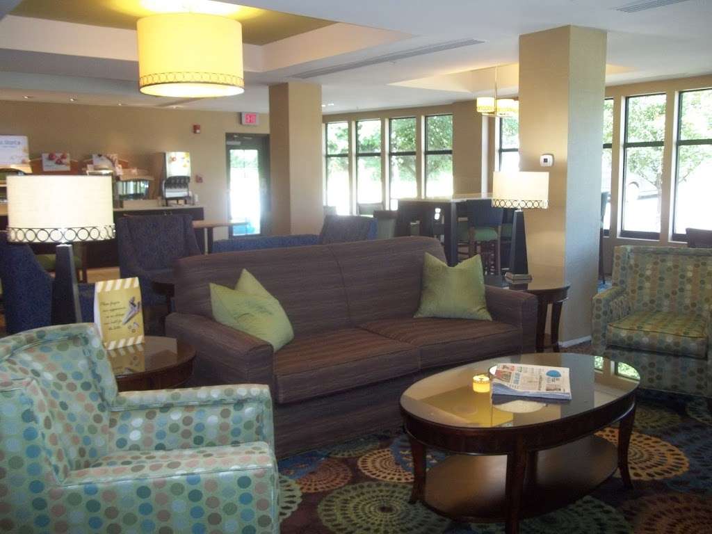 Holiday Inn Express & Suites Winchester | 142 Foxridge Ln, Winchester, VA 22601, USA | Phone: (540) 667-7050