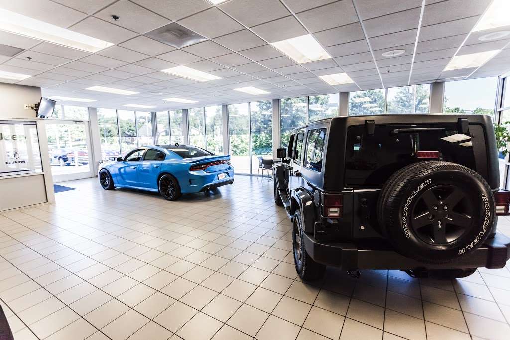 Gladstone Dodge Chrysler Jeep & Ram | 5610 N Oak Trafficway, Gladstone, MO 64118, USA | Phone: (816) 455-3500