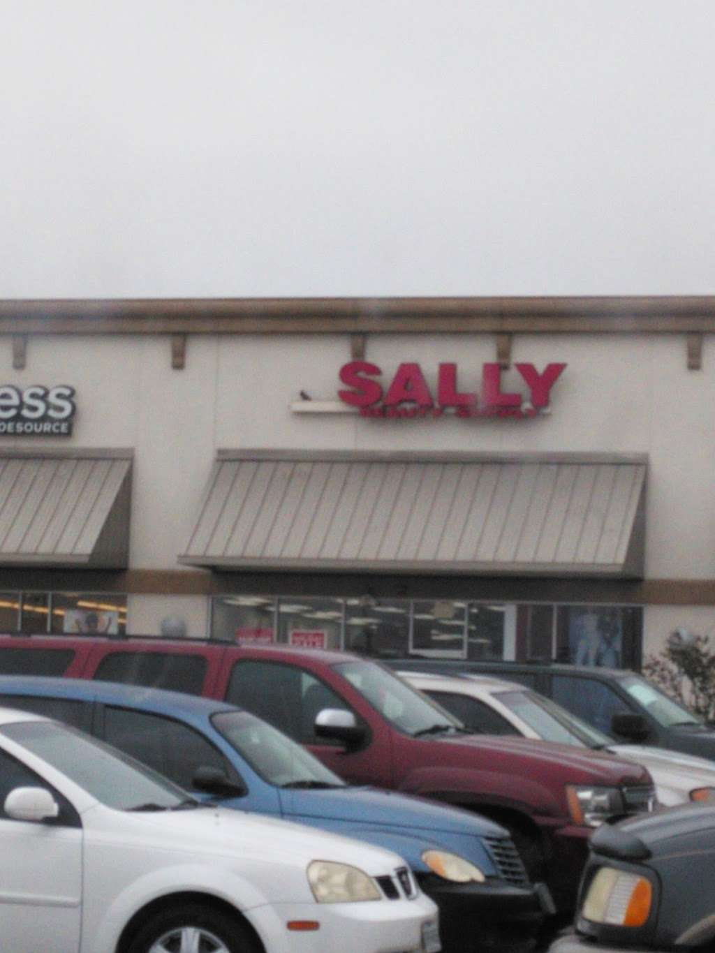 Sally Beauty | 10720 Eastex Frwy Ste A-2, Houston, TX 77093, USA | Phone: (713) 692-2977