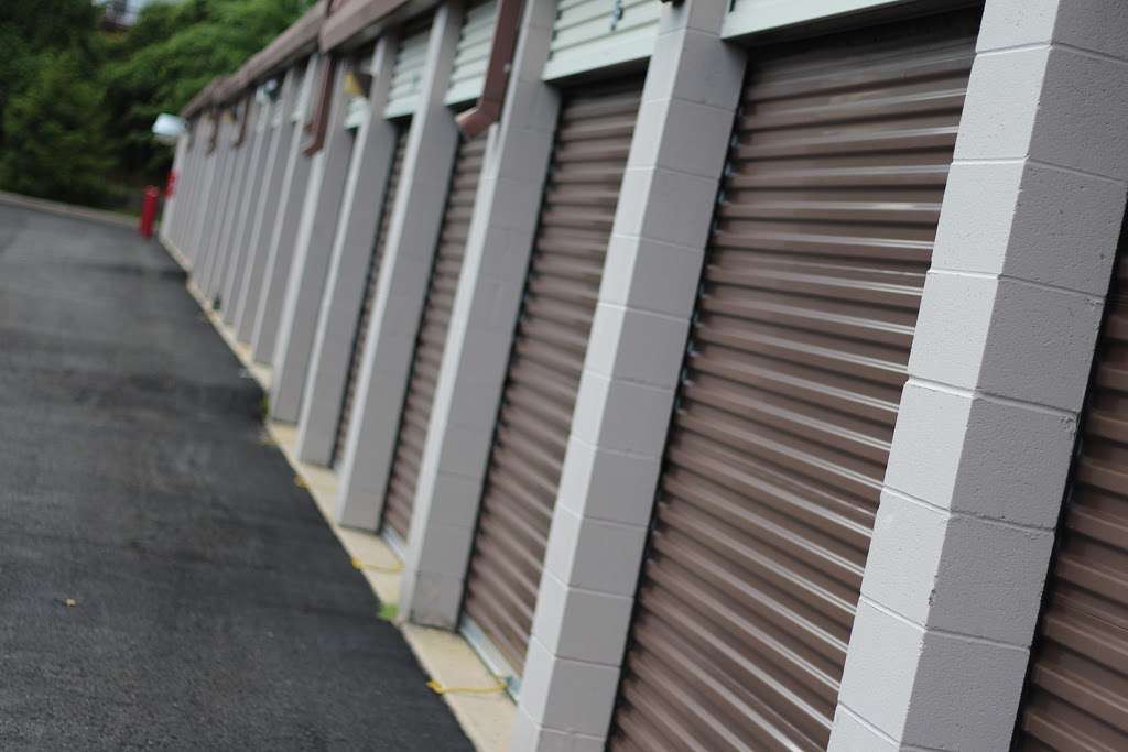 Huntingdon Self Storage | 2080 Lieberman Dr, Huntingdon Valley, PA 19006, USA | Phone: (215) 947-9111