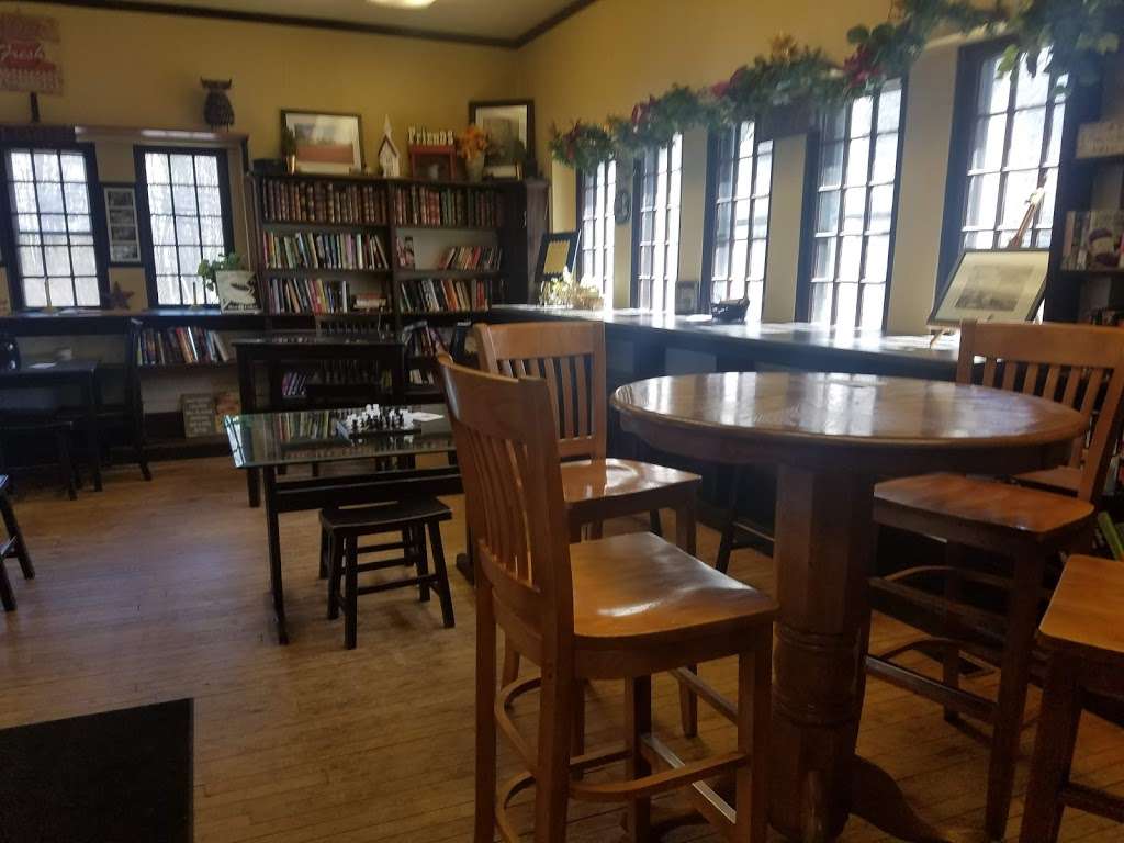 Somethins Brewin Book Cafe | 241 Main St, Lakeville, MA 02347, USA | Phone: (508) 946-5055