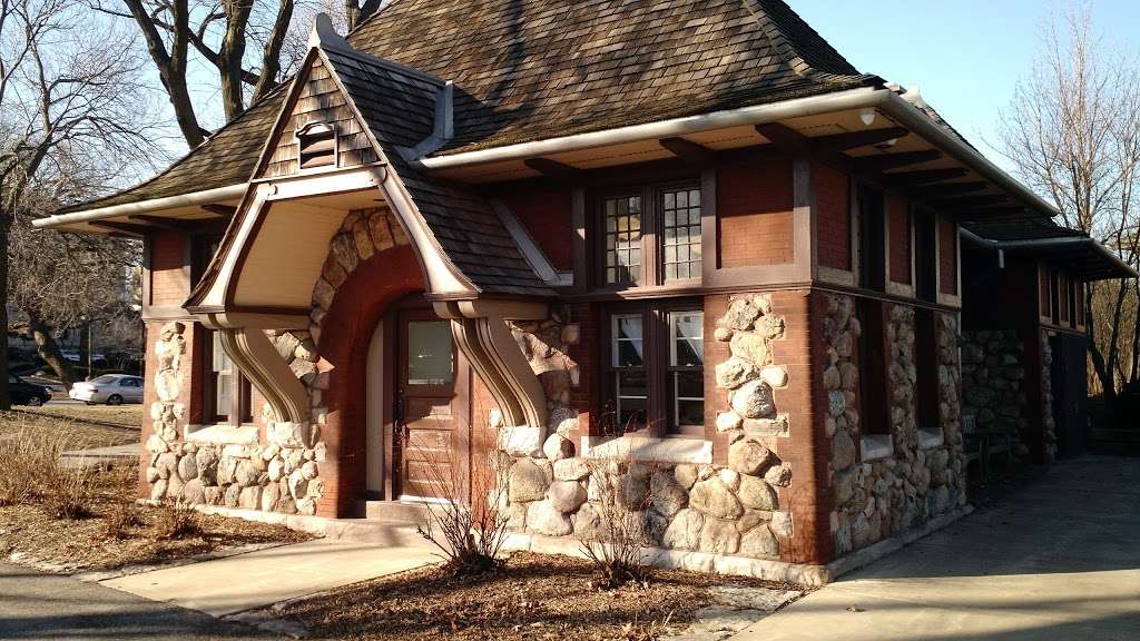 Carlson Cottage | 2001 N Stockton Dr, Chicago, IL 60614, USA