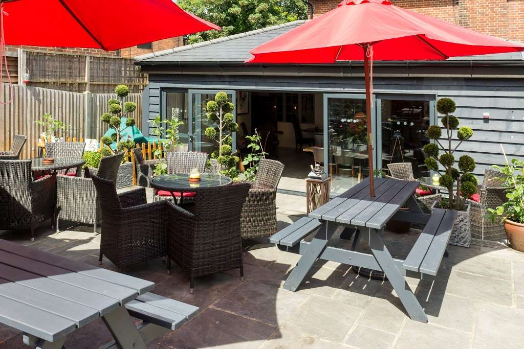 Red Bar & Lounge | 45 Dene St, Dorking RH4 2DW, UK | Phone: 01306 882222