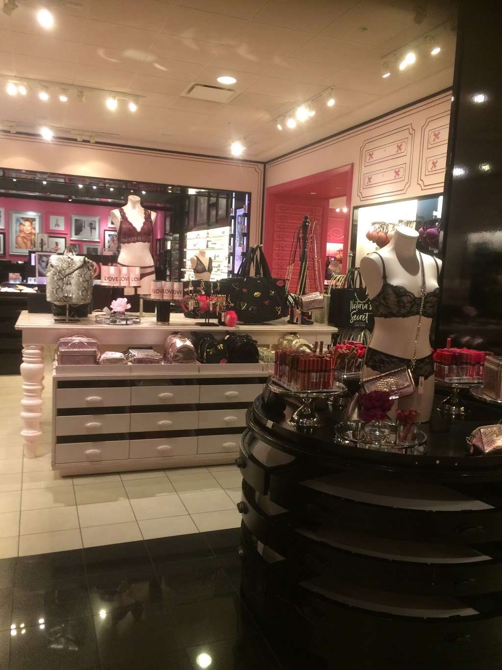 Victorias Secret & PINK | 2063 Town East Mall, Mesquite, TX 75150, USA | Phone: (972) 682-4302