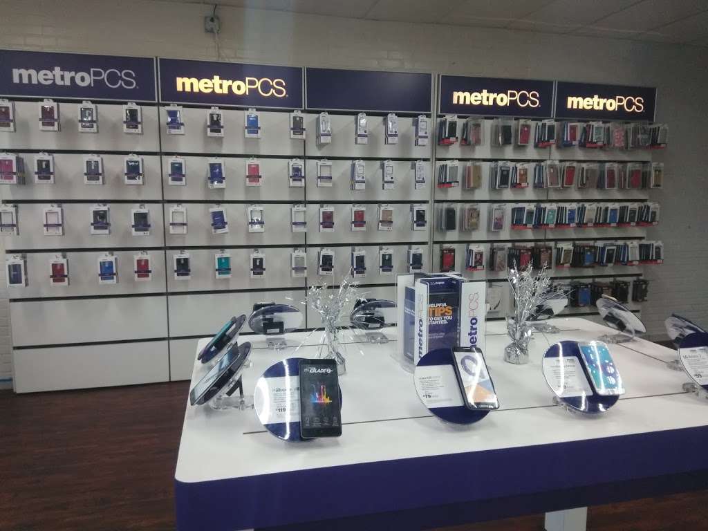 Metro by T-Mobile | 4700 N Main St, Houston, TX 77009 | Phone: (281) 410-4130