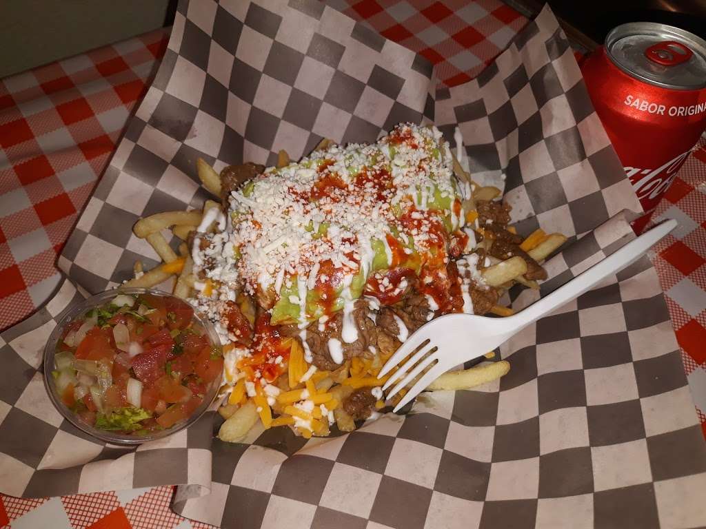 Carne asada fries criss | 22600, Av. San Ángel, Artesanal, 22600 Tijuana, B.C., Mexico | Phone: 664 712 1157