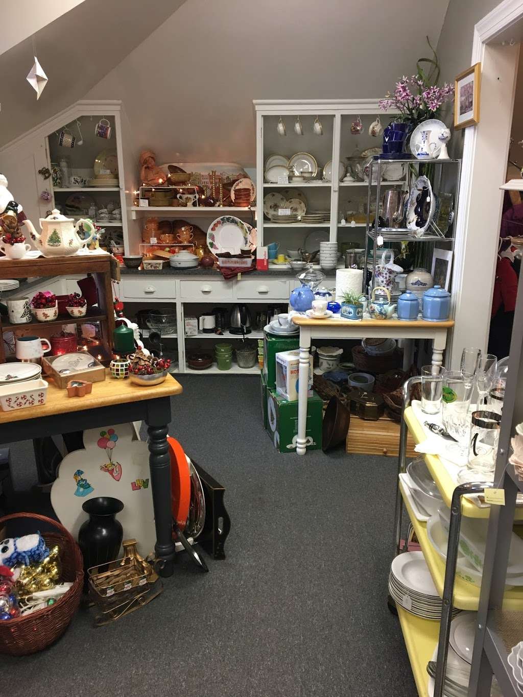 Upstairs Thrift | 1115 N Abington Rd, Waverly, PA 18471, USA | Phone: (570) 319-9237