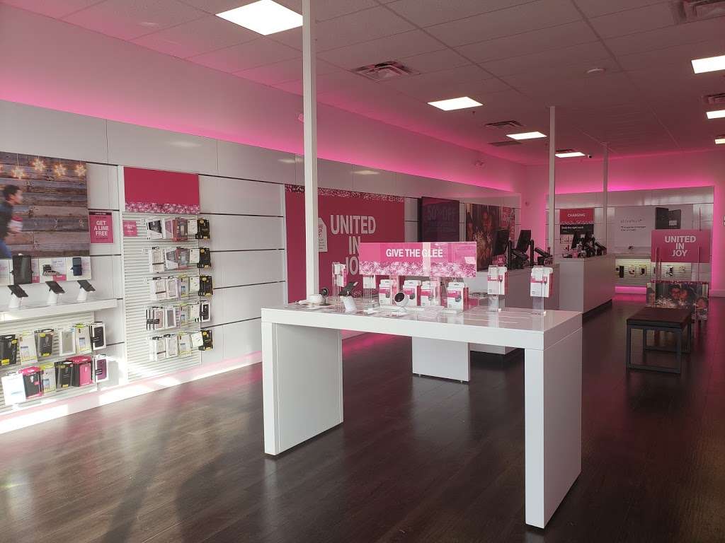 T-Mobile | 5911 N, IN-135, Bargersville, IN 46106, USA | Phone: (317) 743-4648