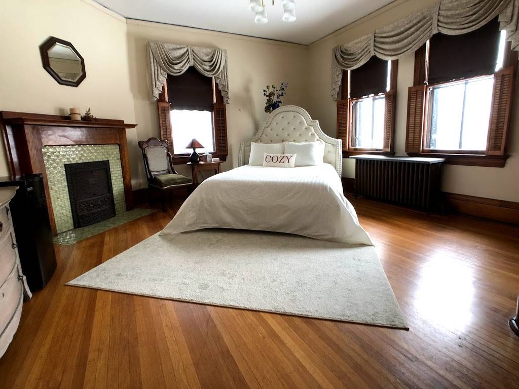 Historic District Bed and Breakfast | 483 Ashland Ave, St Paul, MN 55102, USA | Phone: (763) 360-3717