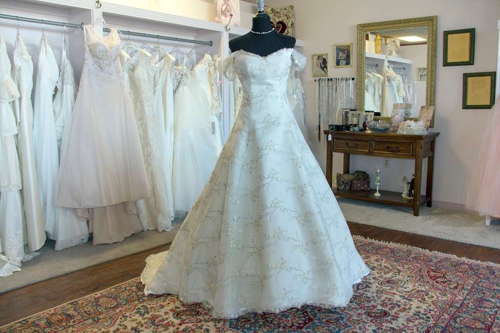 BRIDAL STORE MERRYROSE & We have ALTERATIONS AND DRY CLEAN servi | 1989 W Elliot Rd #23, Chandler, AZ 85224, USA | Phone: (480) 809-6392