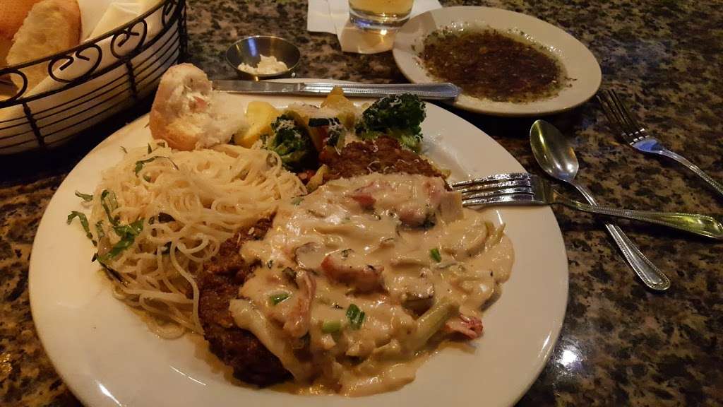 Lomontes Italian Restaurant and Pizzeria | 815 Plantation Dr #180, Richmond, TX 77406 | Phone: (281) 232-8290