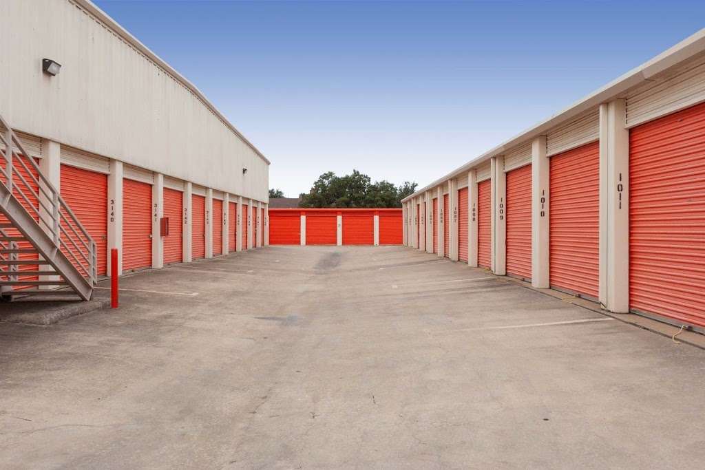 Public Storage | 2550 E Trinity Mills Rd, Carrollton, TX 75006, USA | Phone: (972) 905-6835