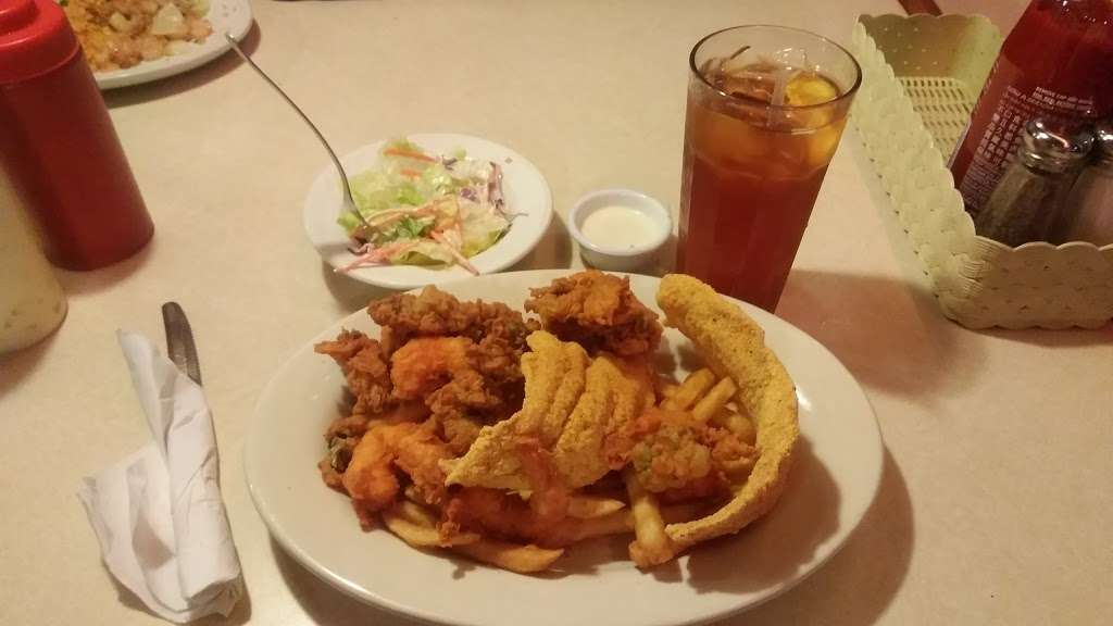 Texas Seafood Restaurant | 10155 East Fwy, Houston, TX 77029, USA | Phone: (713) 675-0750