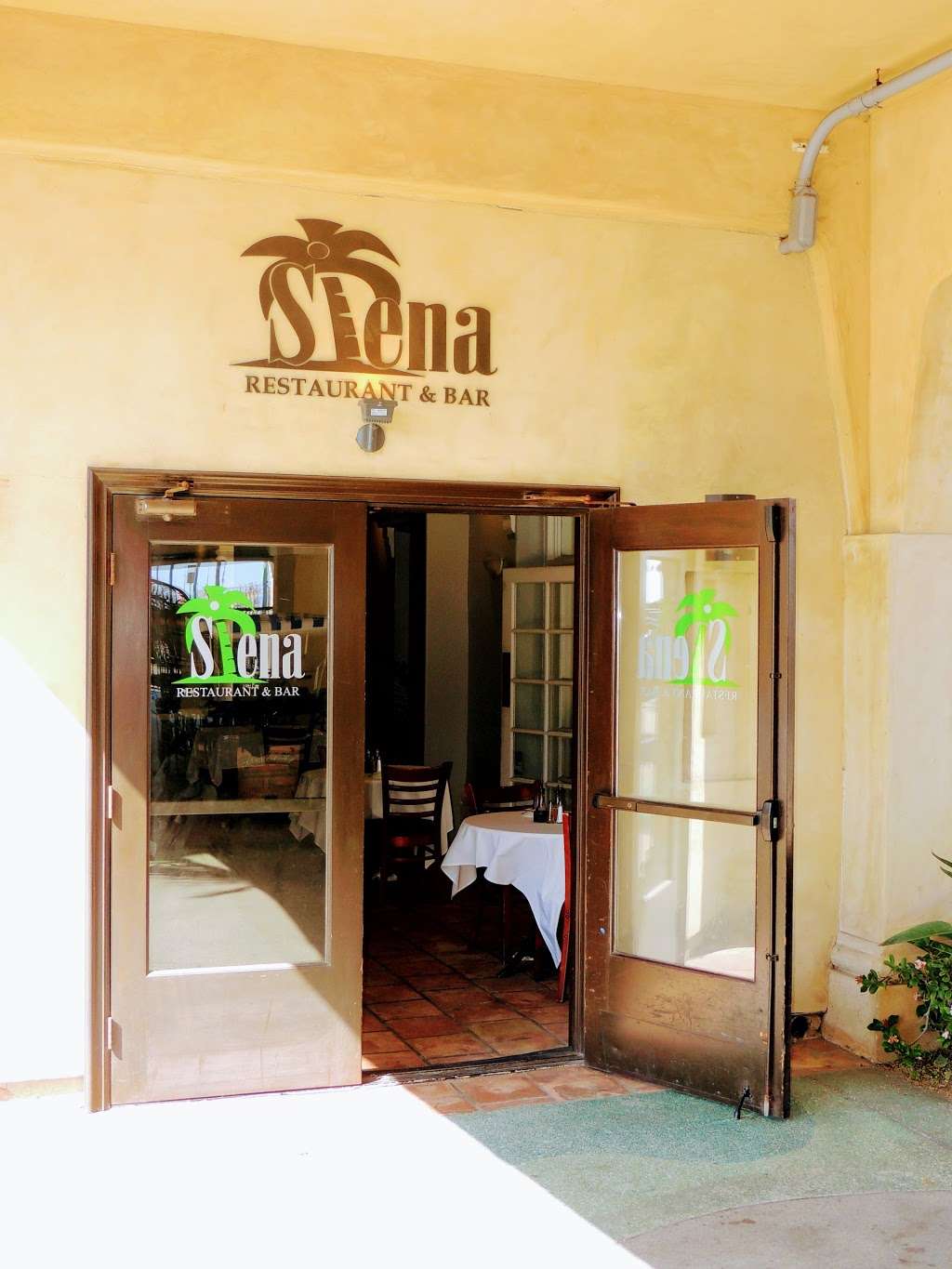 Siena Restaurant at Balboa Inn | 105 Main St, Newport Beach, CA 92661, USA | Phone: (949) 675-6400