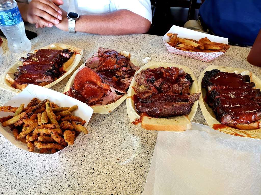 LCs Bar-B-Q | 5800 Blue Pkwy, Kansas City, MO 64129, USA | Phone: (816) 923-4484